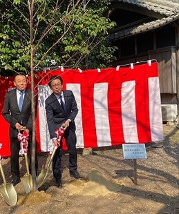記念植樹実施 (1).jpg