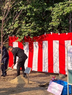 記念植樹実施 (3).jpg