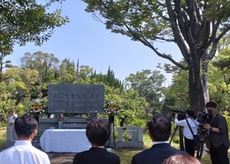 桑名空襲犠牲者追悼.JPG